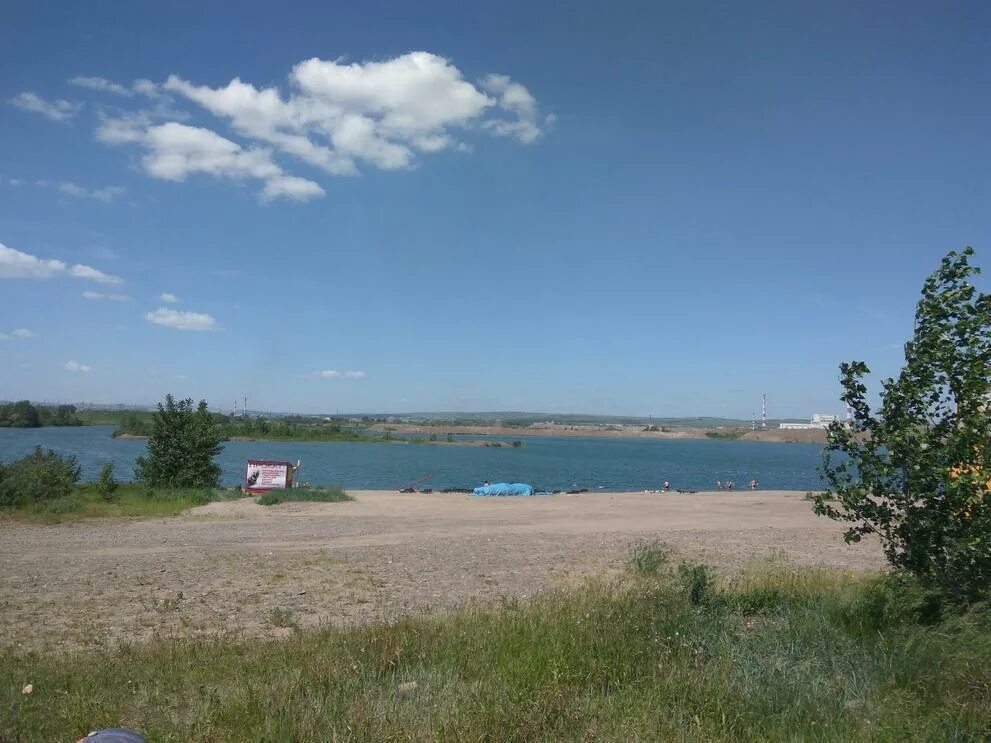 Деревня песчанка красноярск. Озеро песчанка красноярск рыбалка. Пляж песчанка красноярск. Пляж песчанка красноярск. Песчанка красноярский.