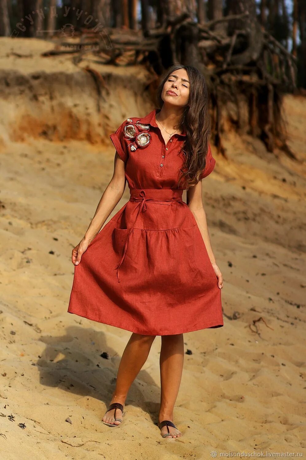 Красное платье лен. Платье терракотового цвета. Льняное платье. Льняное платье терракотового цвета. Терракотовое льняное платье.