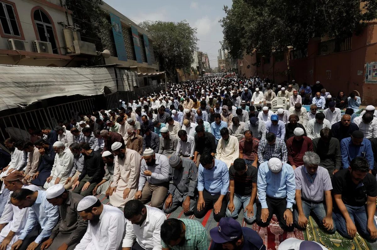 Строгий мусульманский пост. Ураза байрам в узбекистане. Что такое ифтар у мусульман. Рамазан месяц ифтар. Мусульманский пост.