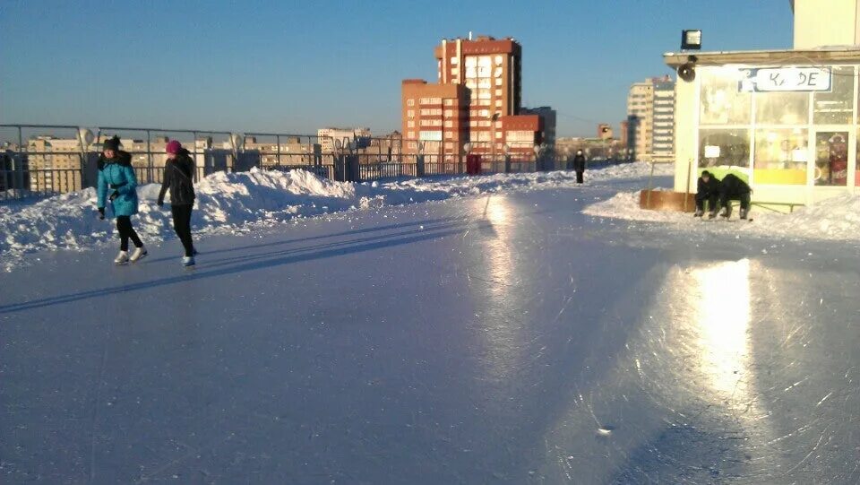 Каток. Каток высота уфа. Каток высота уфа. Фигурист на катке. Каток уфа зеленая роща.