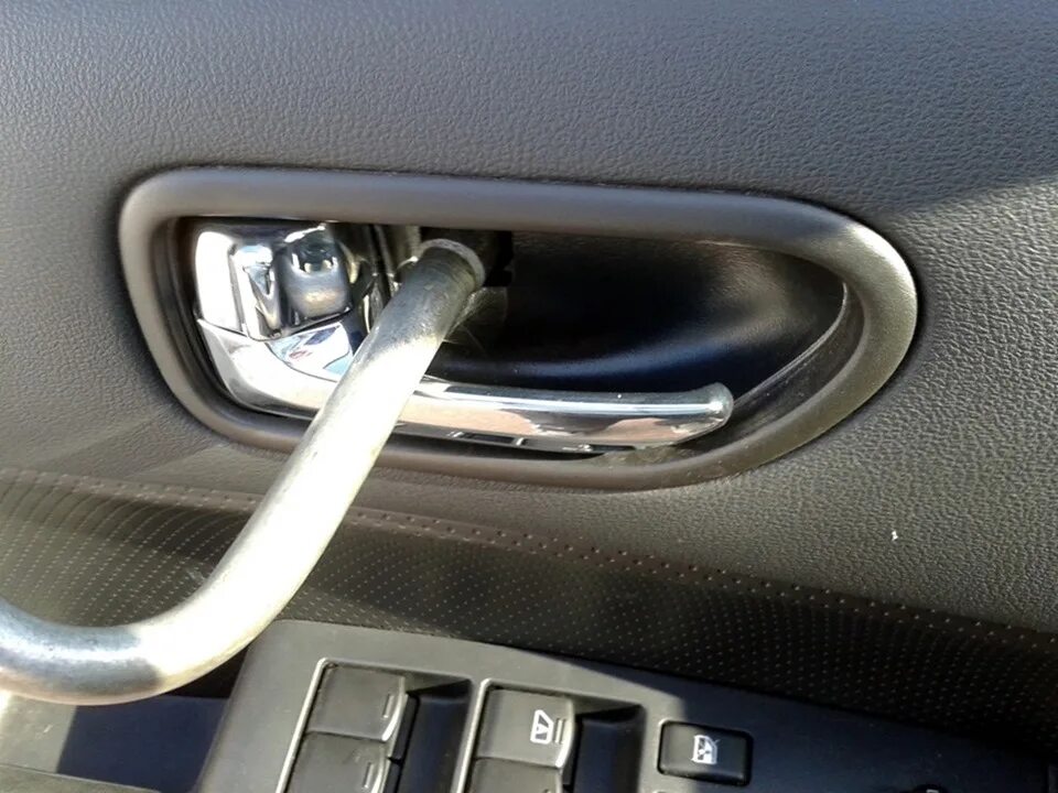 Nissan pathfinder дверной замок двери. ручка водительской двери т32. вставки на передние двери ниссан х-трейл т31. двери nissan x trail t30. ниссан x-trail ручка открывания двери.