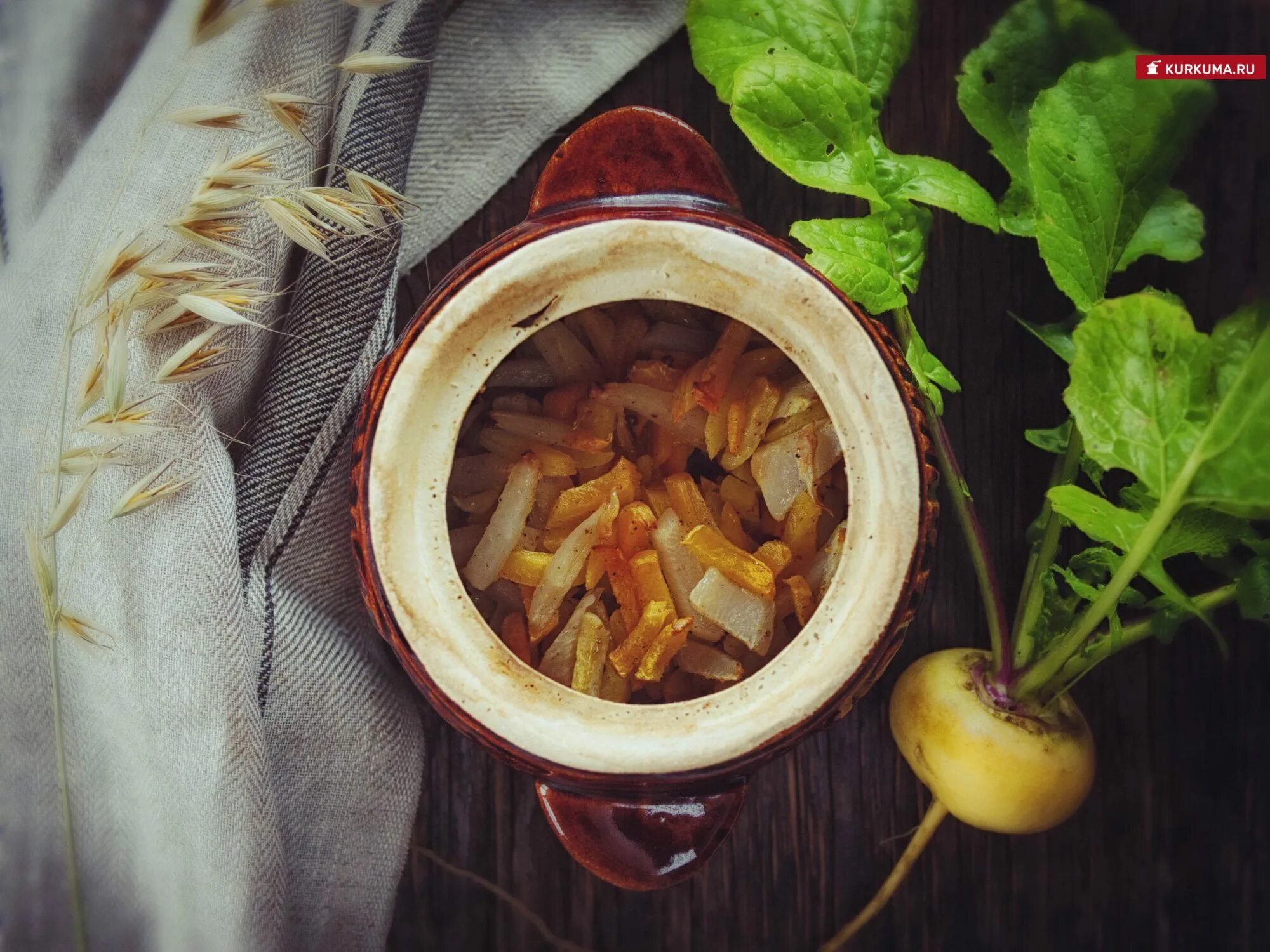 Как приготовить репу в духовке в горшочке?. Репа в горшочке. Репа в горшочке. Русские блюда в горшочках. Жаркое в горшочках с курицей.