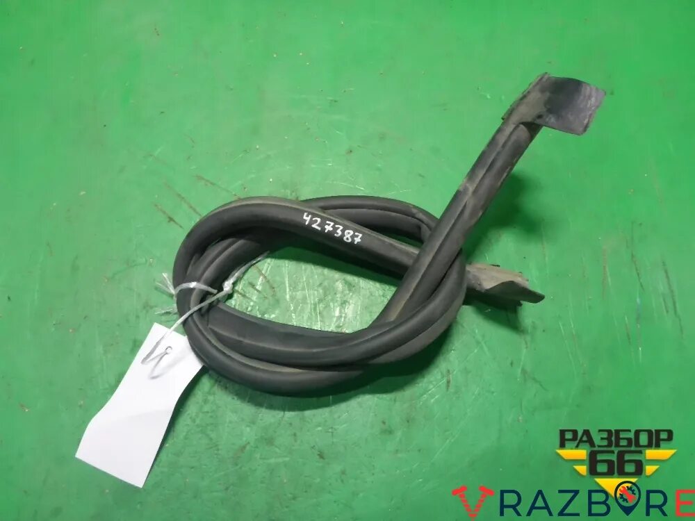 Уплотнитель капота дастер. 7711821488 renault уплотнитель капота duster. уплотнитель капота на рено дастер 2025г. уплотнитель капота рено дастер 2025. renault уплотнитель капота.