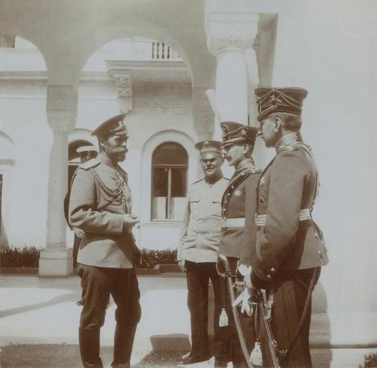 Николай 1 и николай 2 фото Tsar Nicholas II (left) Emperor of Russia wearing the uniform of the Imperial Ge