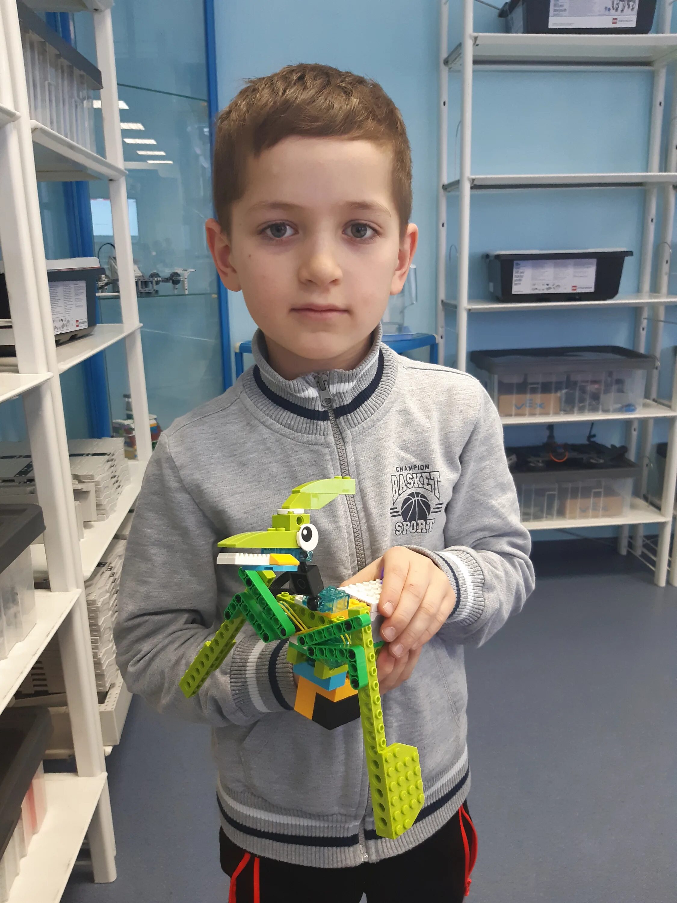 Робототехника призы для детей. Название для кружка робототехники. Робототехника для детей. Соревнования по робототехнике. Кружки робототехники.