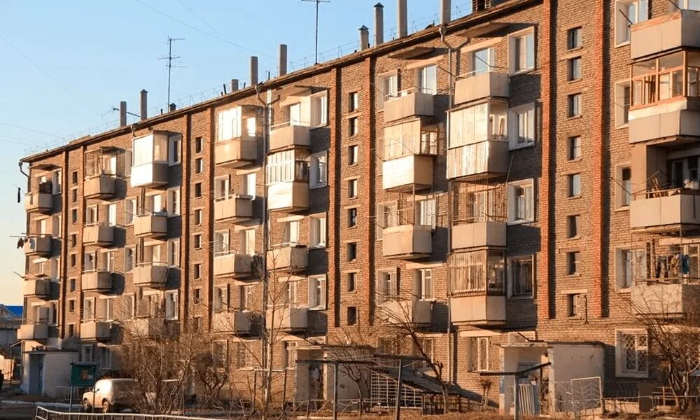 Фото пятиэтажного дома. Хрущевки. Старый многоквартирный дом. Многоэтажный дом хрущевка. Хрущевки снаружи.