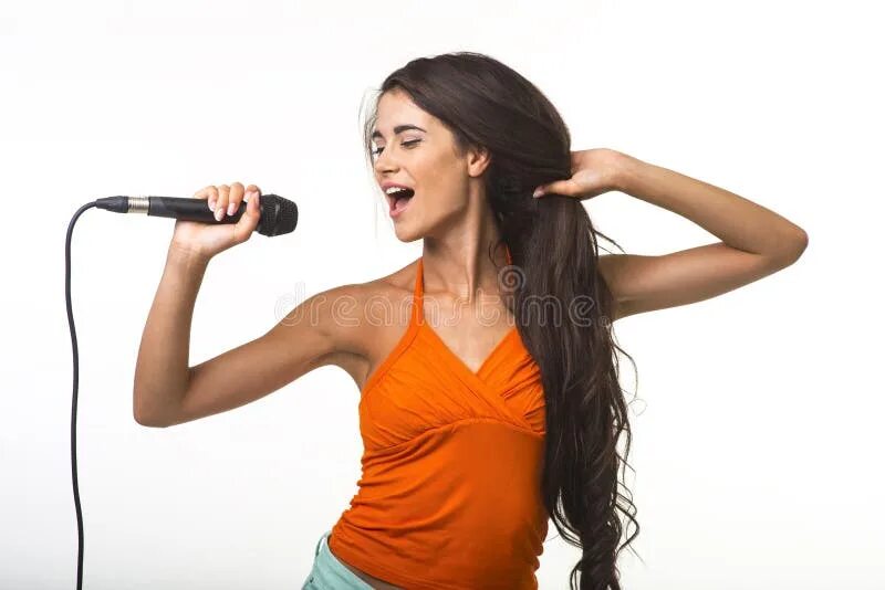 Поющий волос. Пение волосы. Поющие волосы. Девушка экскурсовод с микрофоном. Девушка с микрофоном на фиолетовом фоне.