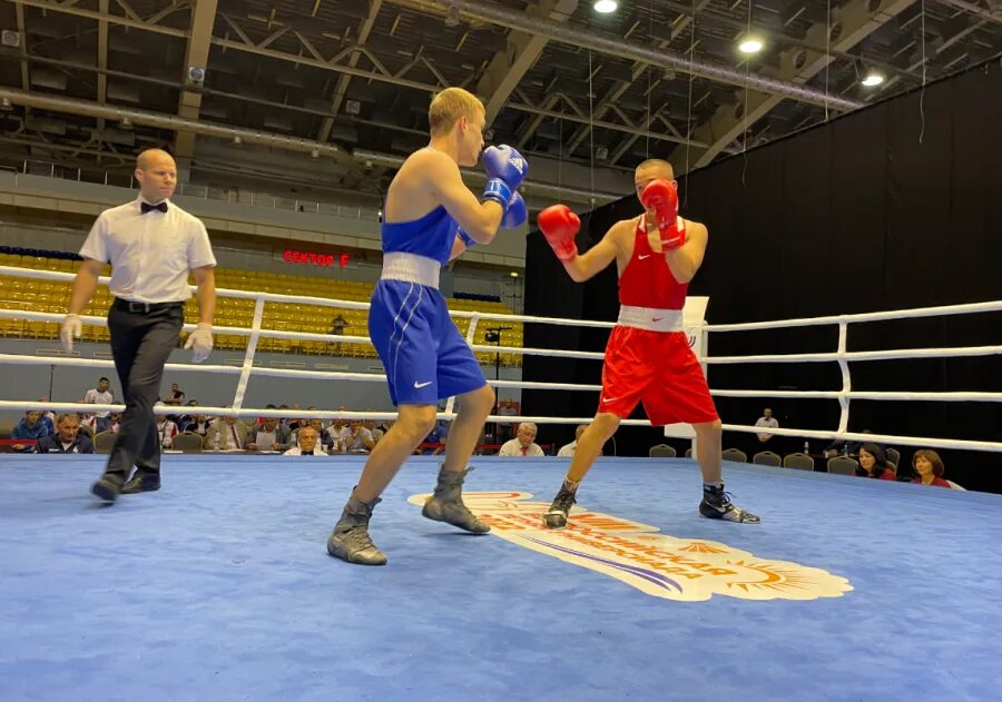 Final box. Бокс Ульяновск. Турнир по боксу. Универсиада по боксу в Пенза 2006. Буревестник бокс Ульяновск.