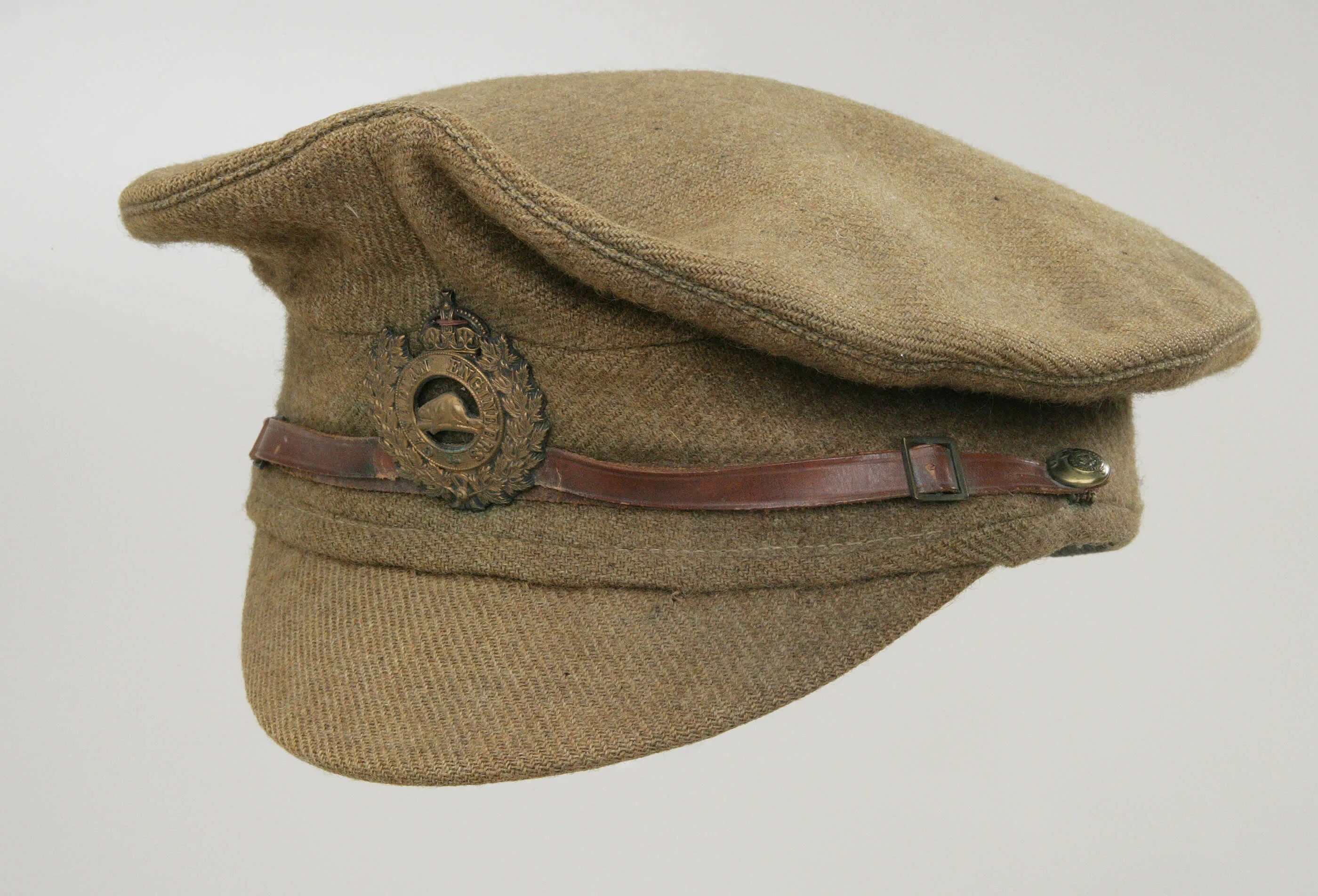 Two cap. Каска Броуди ww1. Alpine cap ww1. Кепки ww2. Шляпы первой мировой.