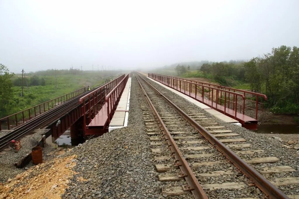 "мостовое полотно с ездой на щебеночном балласте". Балласт на мостах. Мостовое полотно с ездой на балласте. Modern railroad was introduced. Тянуть балласт.