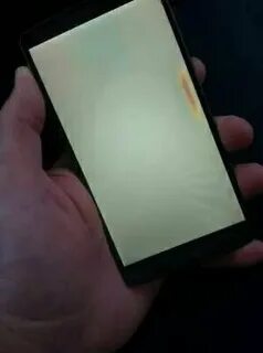 Iphone 11 желтит экран