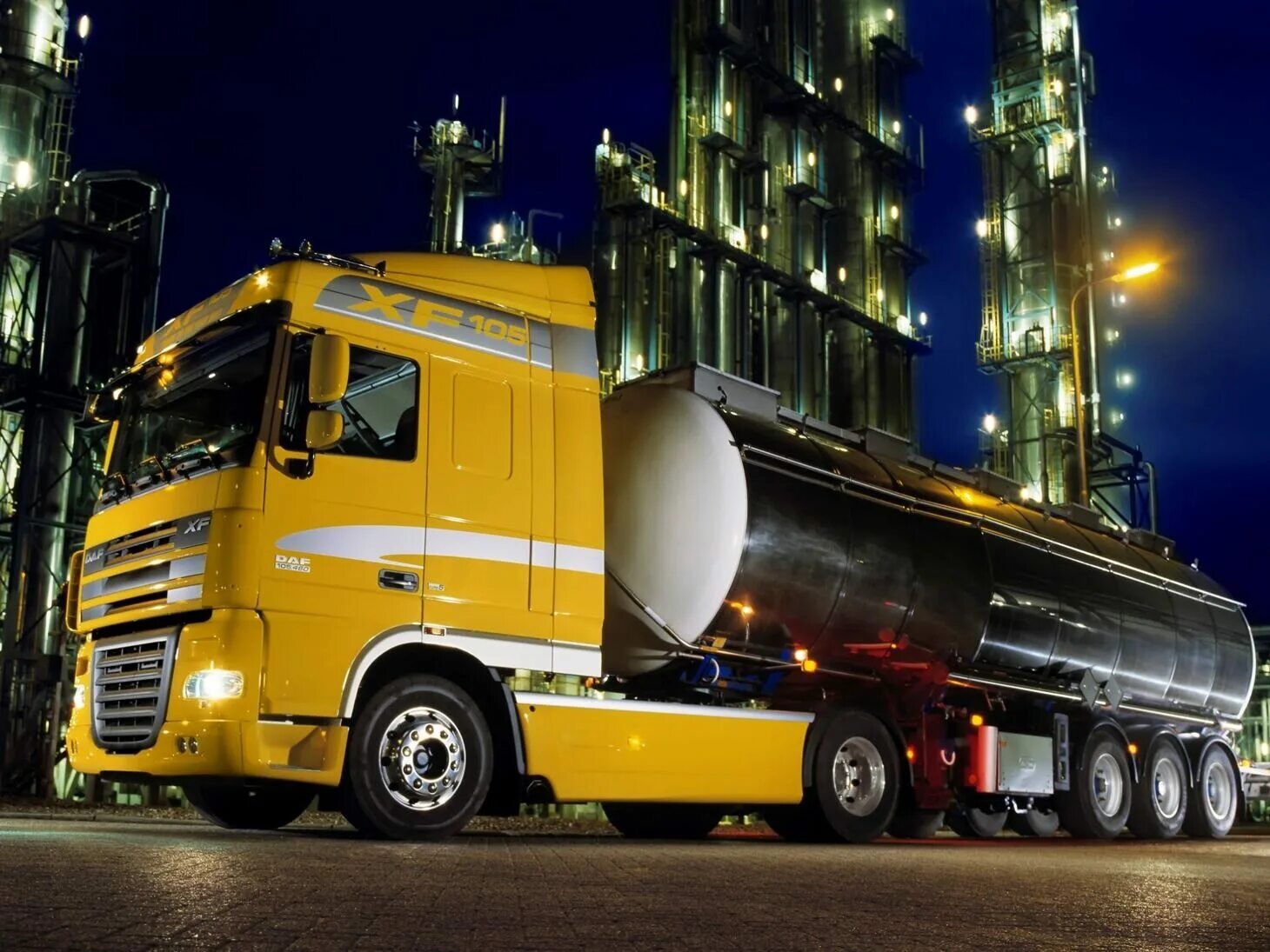 Цистерна солярки. Даф 105 цистерна. даф 105 битумовоз. даф 105 газпромнефть. бензовоз даф.