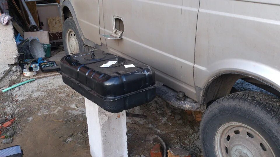 Снятие бензобака, чистка сетки - ГАЗ Соболь, 2,5 л, 2004 года своими руками DRIV