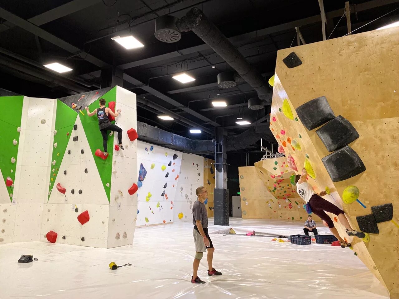 Скалодром вегас мякинино. Скалодром вднх 22 павильон. Скалодром вднх bigwall детский. Скалолазный центр bigwall вднх. Bigwall скалодром.