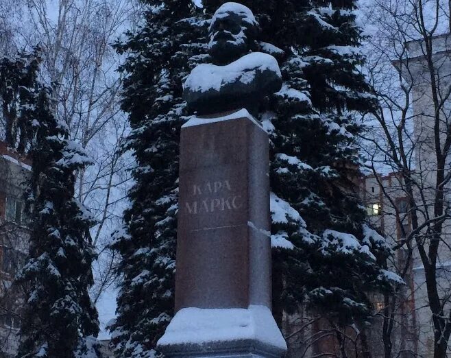 Первый в мире памятник. Памятник Карлу Марксу Пенза.