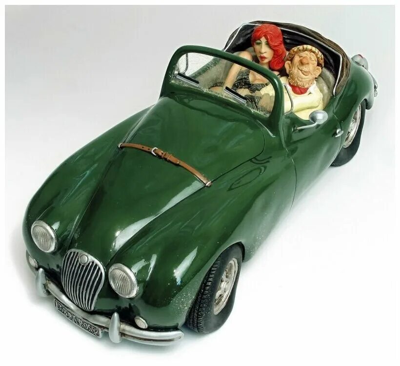 Подарки фарфоровые статуэтки. Игрушка в машину с качающейся головой. Фигурка в машину. Фигурка автомобиля. Значок крайслер на капот.