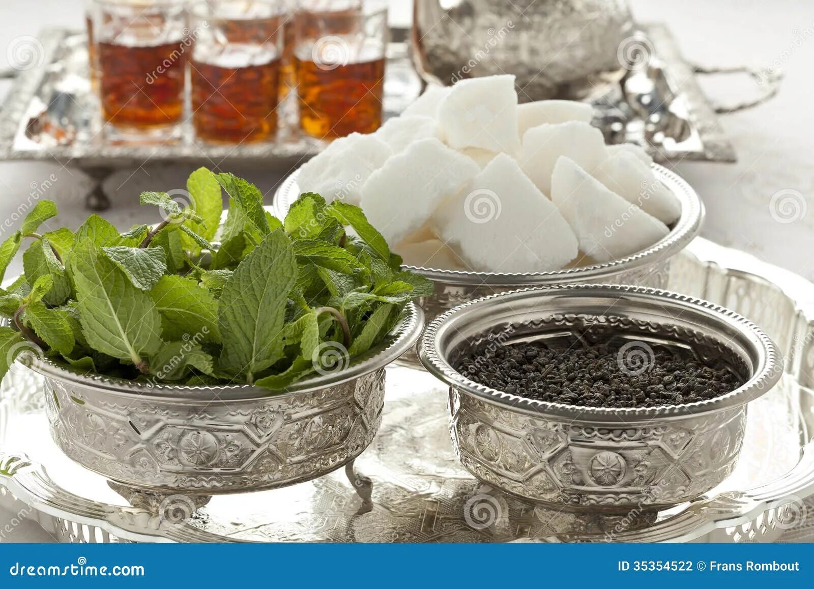 Чай с сахаром. Марокканский чай. Чайный сахар. Зеленый чай с мятой и сахаром Марокко.