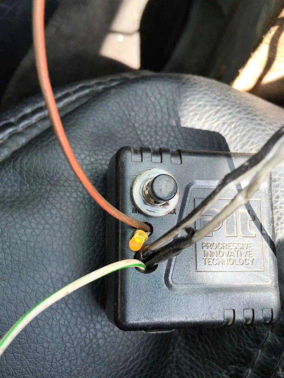 Диагностика w124 m111. Диагностика 124. Mercedes 124 диагностический разъем. Диагностический разъем мерседес 124. Диагностический разъем мерседес 124 104 мотор.