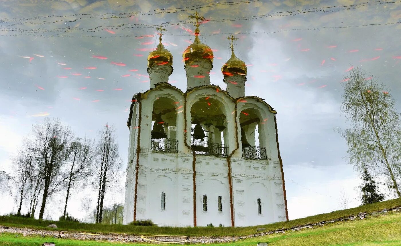 Подалее в густой зелени