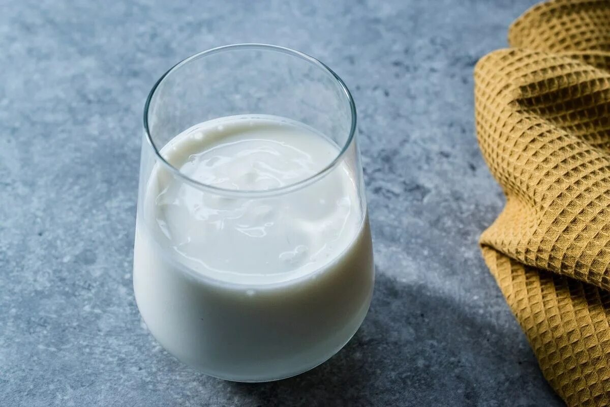 Кефир кухня наизнанку. Теплый кефир. кефир пенится. кисломолочный продукт &quot;молодость&quot;. кефир белки.