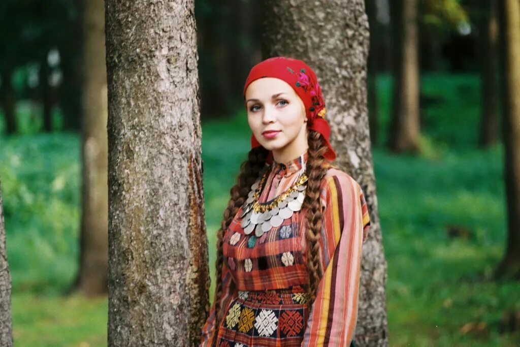 Национальные головные уборы удмурток. Олеся полатова удмуртская красавица. Удмурты внешность женщины. Удмурты. Удмурты рыжие девушки.