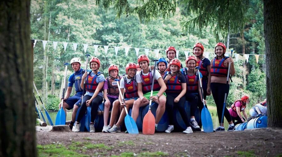 Лагерь junior camp. Лагерь в Шотландии. Лагерь Дискавери. Junior Camp лагерь Италия. Лагерь шотландский текстиль.