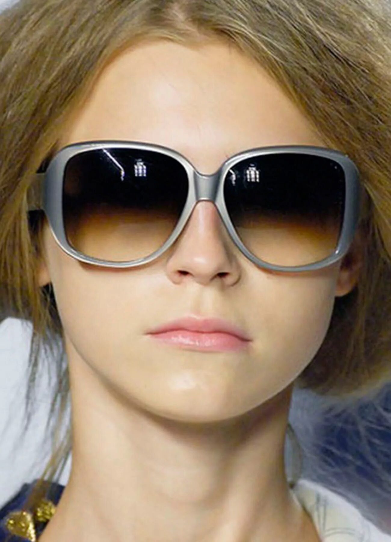 Форма очков для круглого лица женские солнцезащитные. Солнцезащитные очки. Квадратные солнцезащитные очки. Круглые очки солнцезащитные женские. Очки солнечные квадратные.