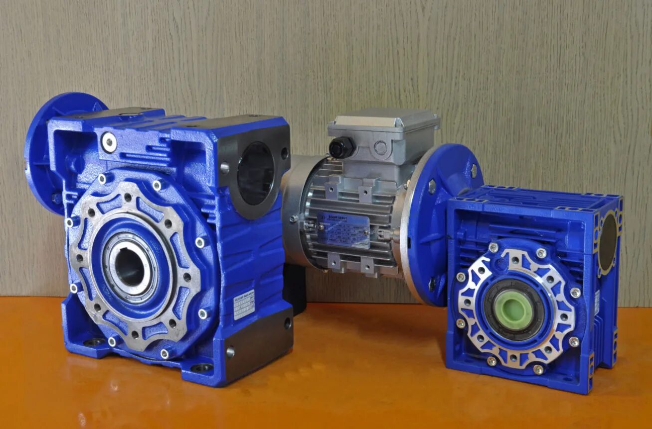 Мотор-редуктор varvel srt07020g628. Червячный редуктор. Редуктор nrv-30-5-b3. Редуктор rmi 63s 1:15 pam 71(b5). Rv редуктор червячный 1;80.