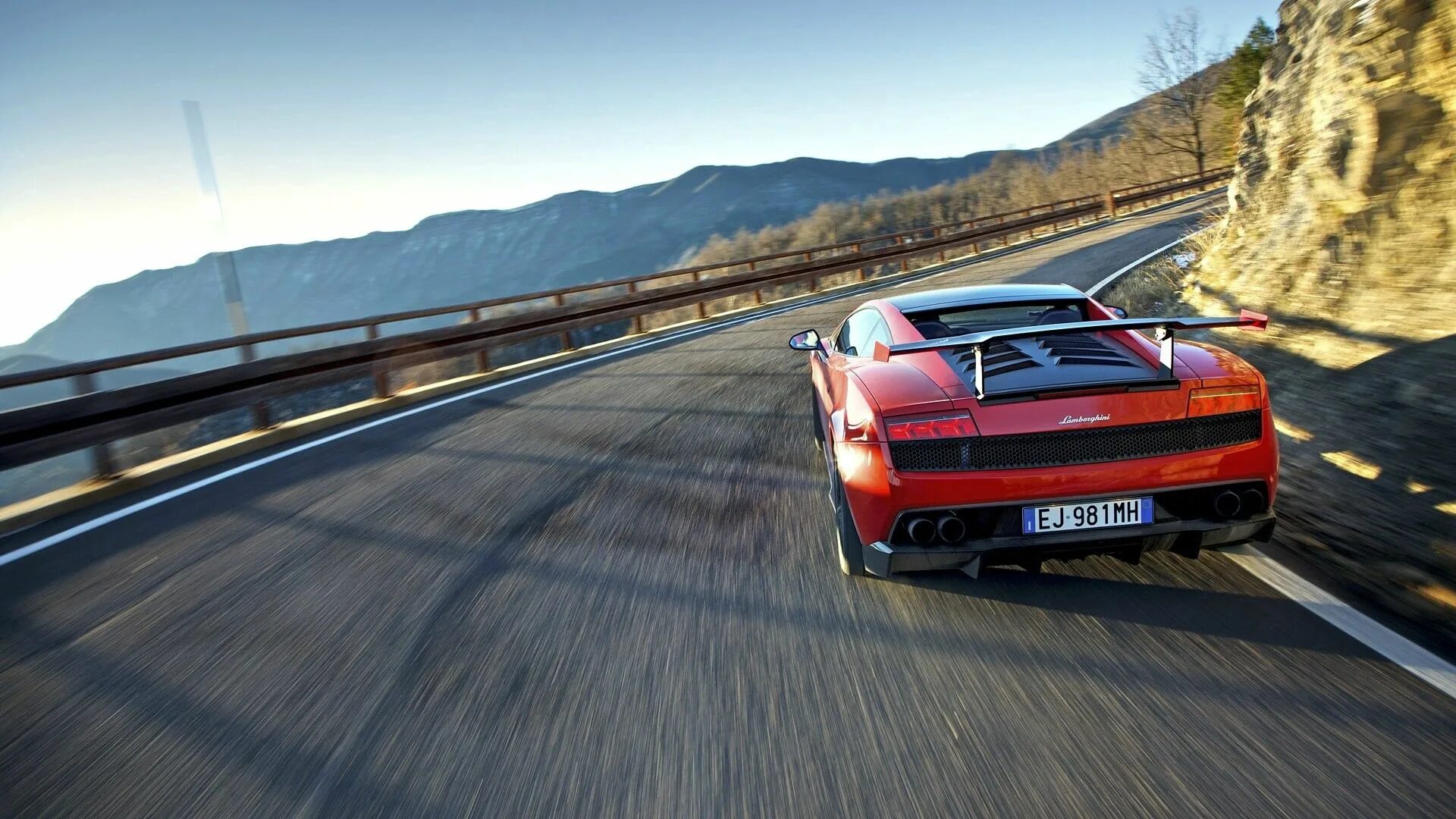 Гонки в горах. Форза хоризон 8. Dodge challenger srt8. Amg gt 63s. Заставка на рабочий стол машины.