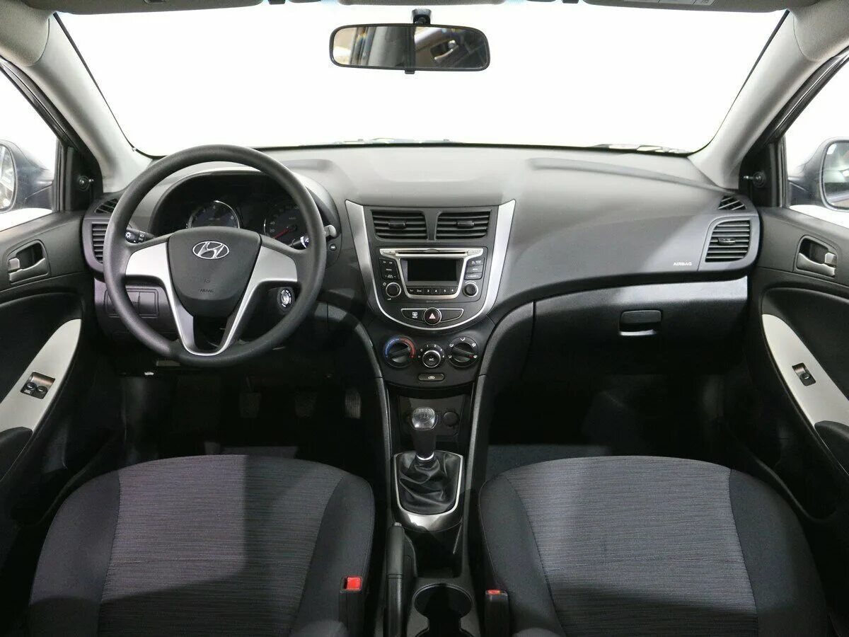 Солярис 2015 какой автомат. Hyundai solaris 1 рестайлинг салон. хендай солярис 1 рестайлинг салон. hyundai solaris 2016 1.4 автомат. солярис 1 рестайлинг.