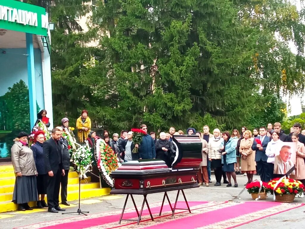 Похороны людмилы пахомовой. Похороны харчевского липецк. Прощание с учителем. Похороны харчевского липецк. Похороны харчевского липецк.
