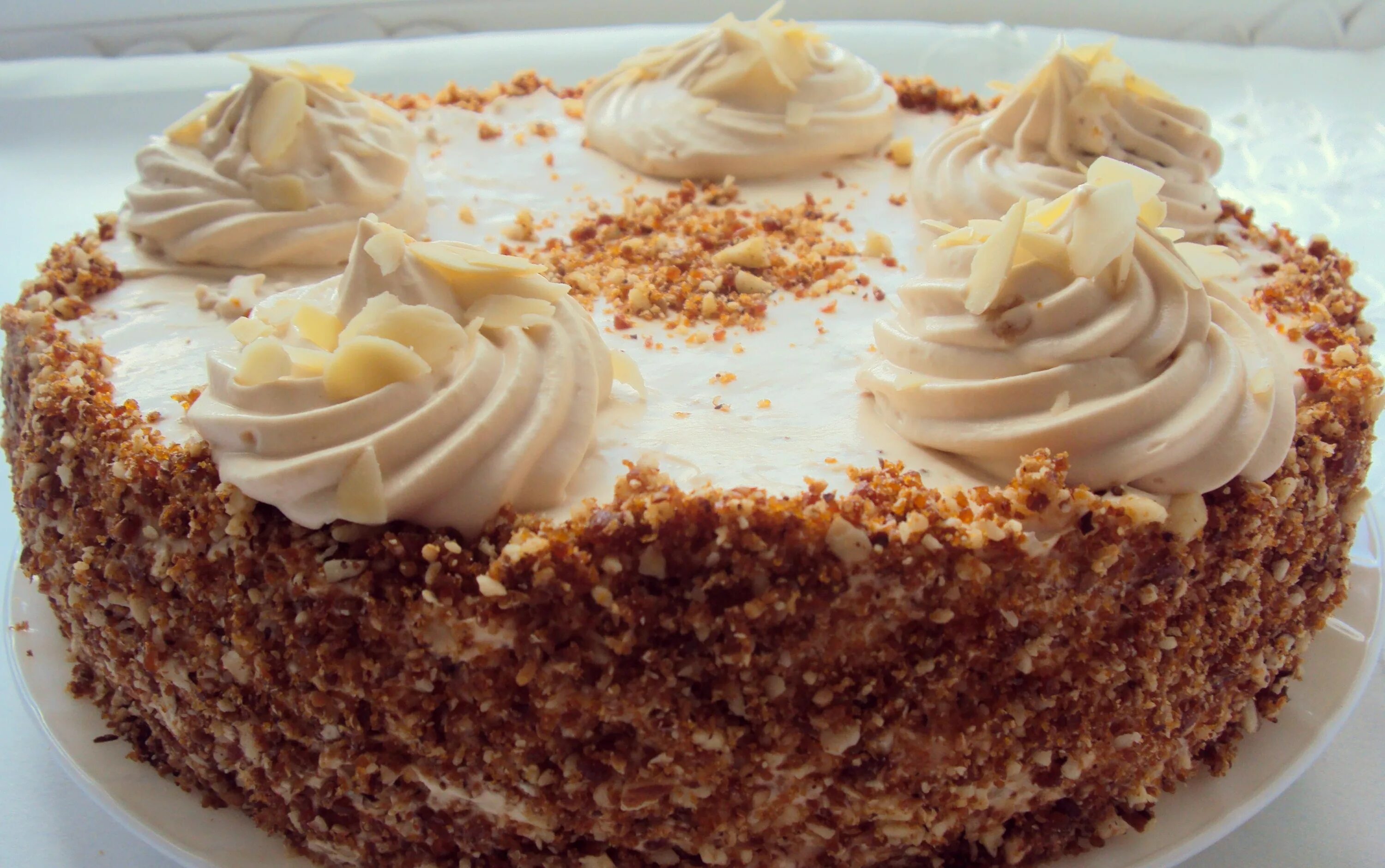 Бисквит для торта. Торты домашнего приготовления. Шоколадный бисквитный торт. Бисквит украшенный. Самый вкусный торт.