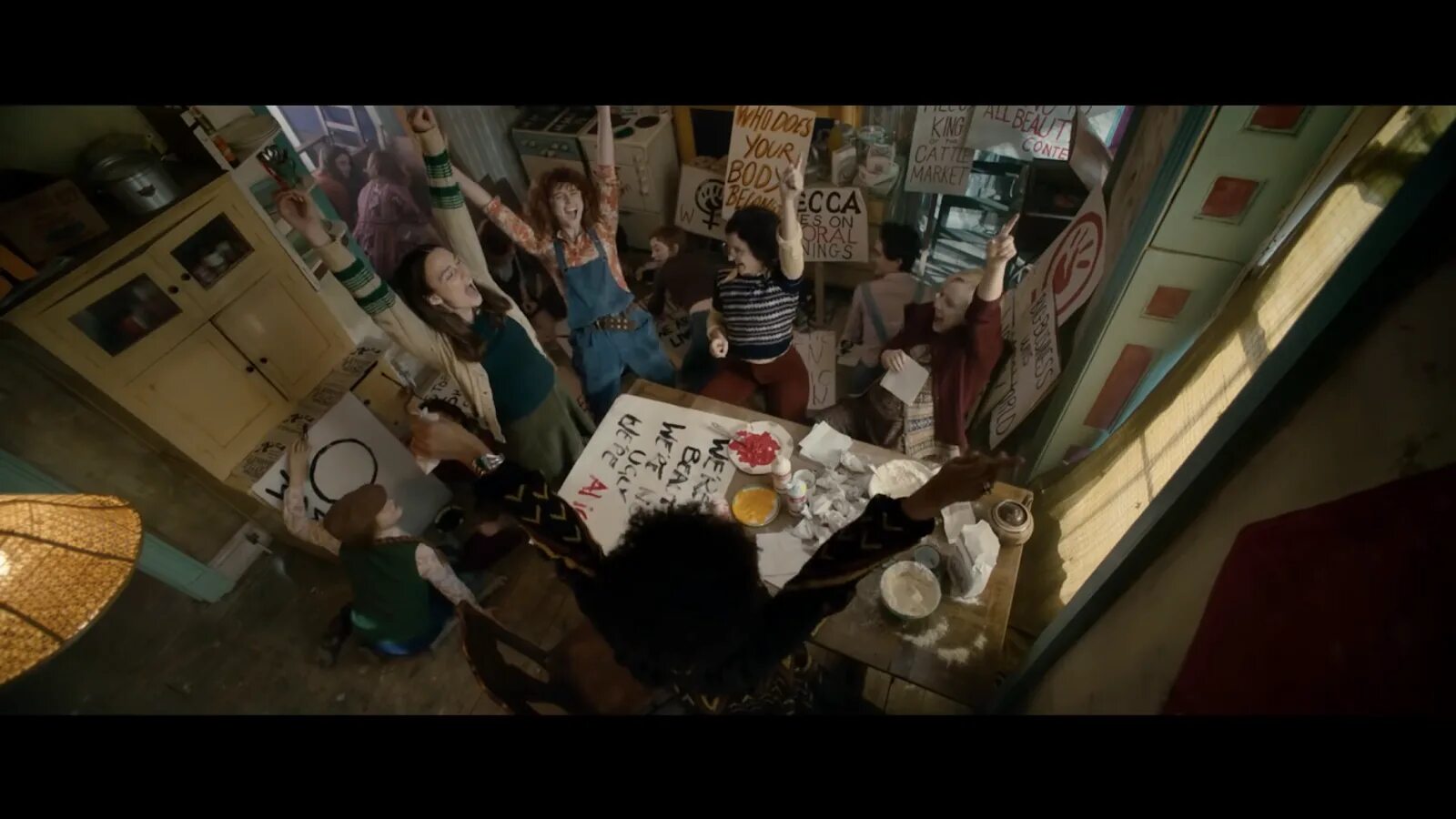 Легкое поведение трейлер. Хуан диего ботто хорошее поведение. Мисс плохое поведение 2020 720. Хорошее поведение 2016. Замухрышка фильм.