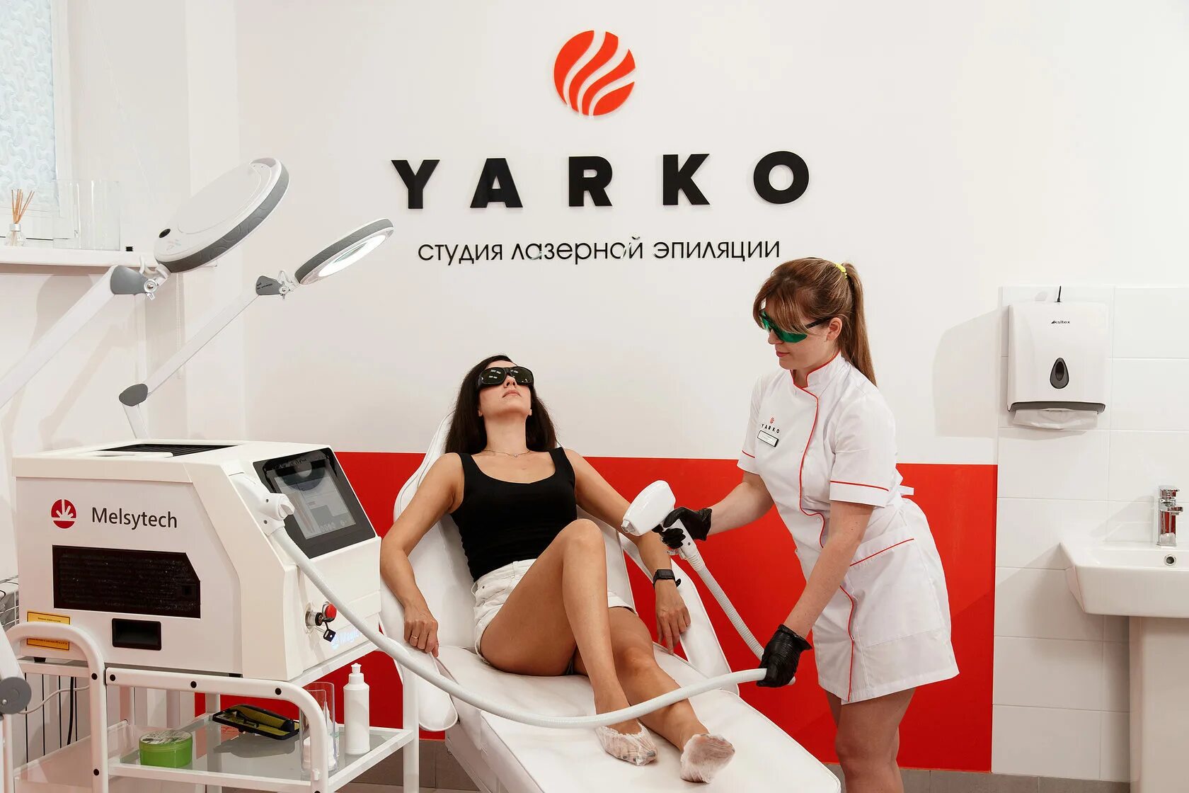 Открыть лазерную эпиляцию. Эпиляция лазером. Лазерная эпиляция elos. Фотоэпиляция в салоне. Лазерная эпиляция диодным лазером.