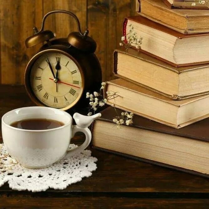 Натюрморт с книгами и чаем. Книга о кофе. Стопка книг и чашка кофе. «Натюрморт с книгами».