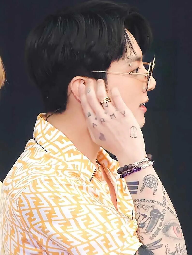 Чонгук tattoo. Чон чонгук тату. bts чонгук тату. чонгук татуировки. тату чонгука рукав.