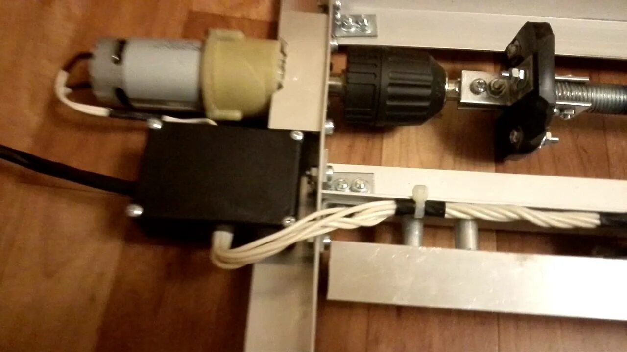 Самодельный привод для ворот. Редуктор привода откатных ворот. Линейный привод актуатор. Мотор стеклоочистителя ваз для откатных ворот. Привод распашных ворот ркм-101.