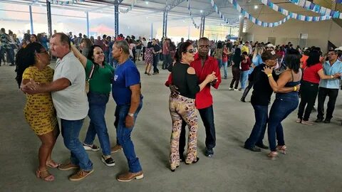 Parado no bailão