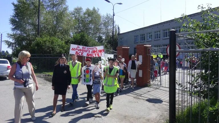 Погода п пышма. Пышминская школа пгт Пышма Пышминский район. Посёлок Первомайский Свердловская область Пышминский район. Пгт Пышма население. Администрация Пышминского района.