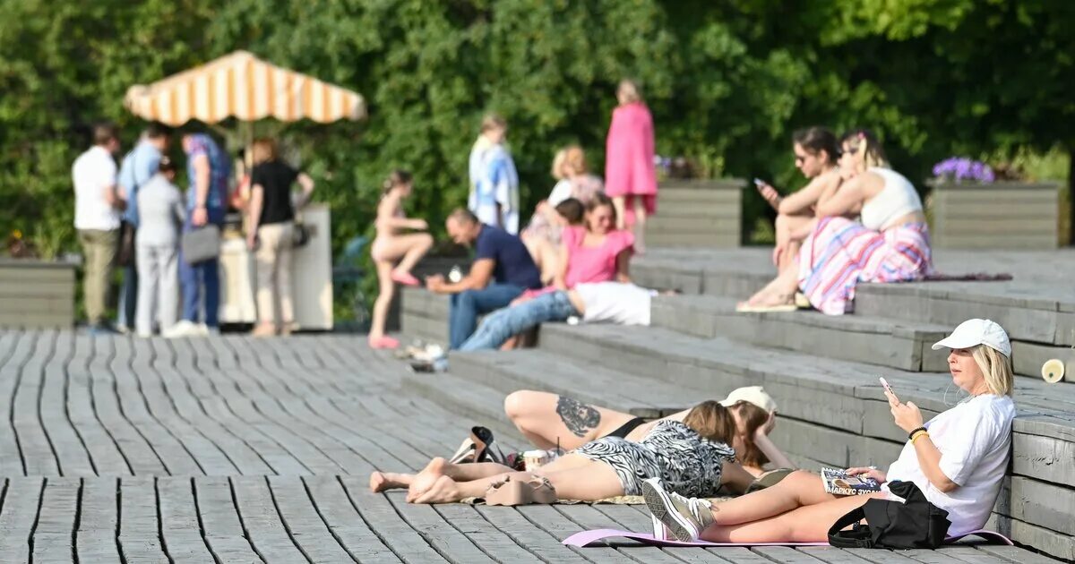 Термометр на пляже. Жаркое лето в москве. Сильная жара. Жарко картинки. Сильная жара.