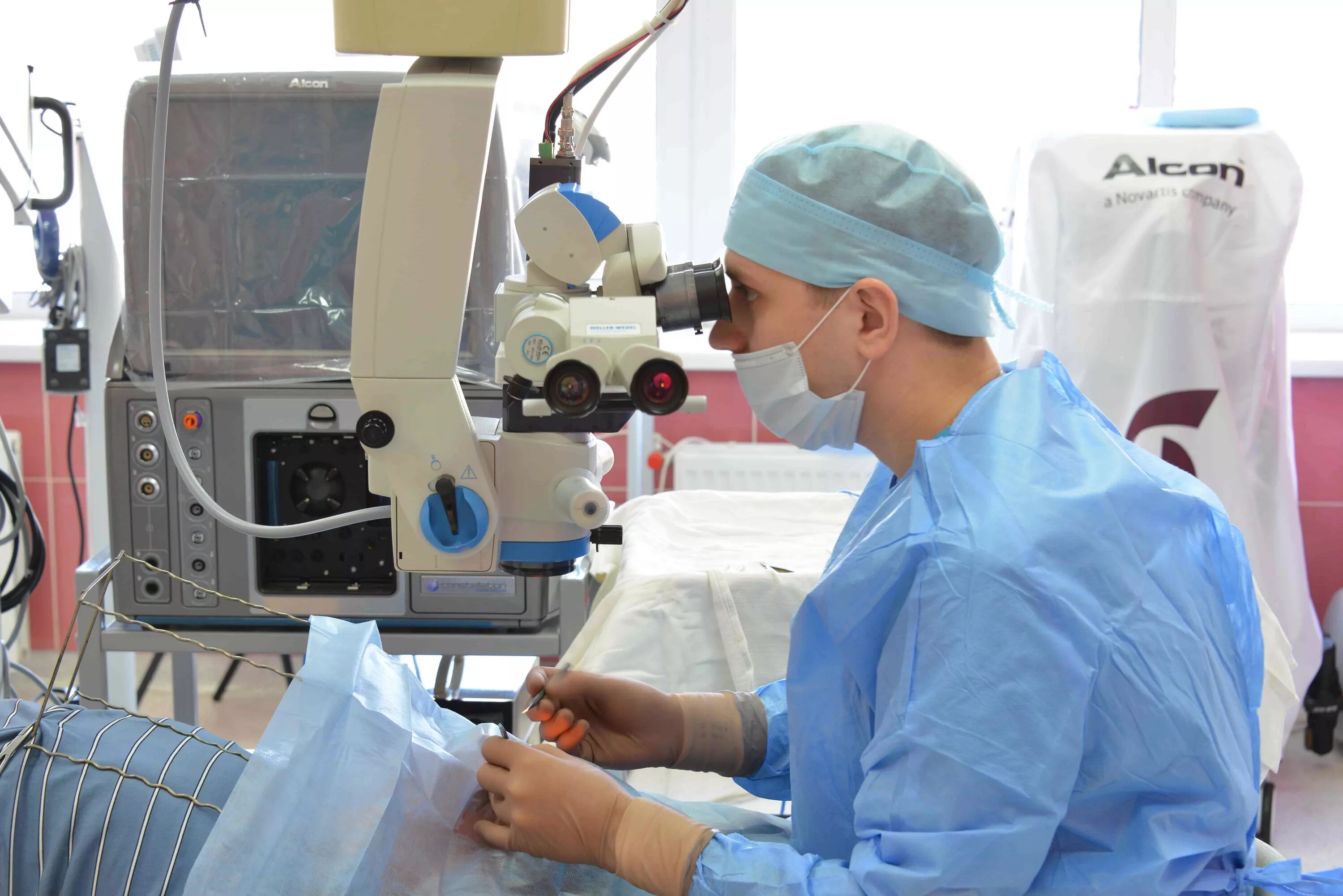Факоэмульцификация катаракта. Терапия деструкции глаз. Хирургия катаракта Молдова. Операция катаракты больничный