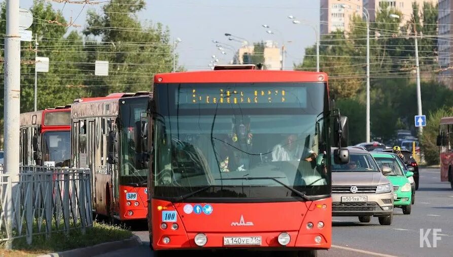 Маршрут 15 автобуса казань. Автобус Казань. Красный автобус Казань. Автобусы Казань 2006. 6 Автобус Казань.