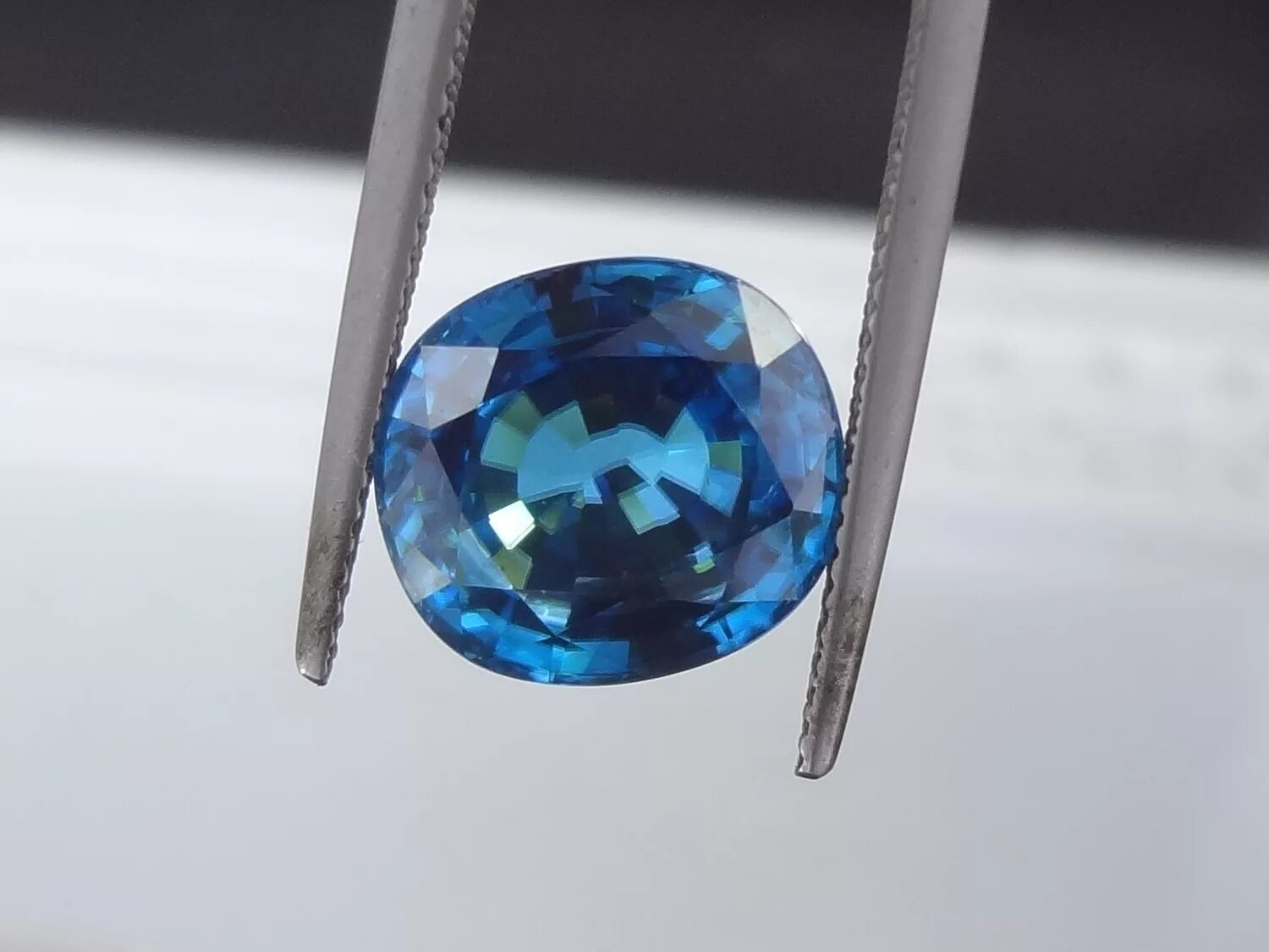 Main stone. Blue Zircon. Лазурит голубой камень. Циркон голубой Старлет. Камни Блю циркон.