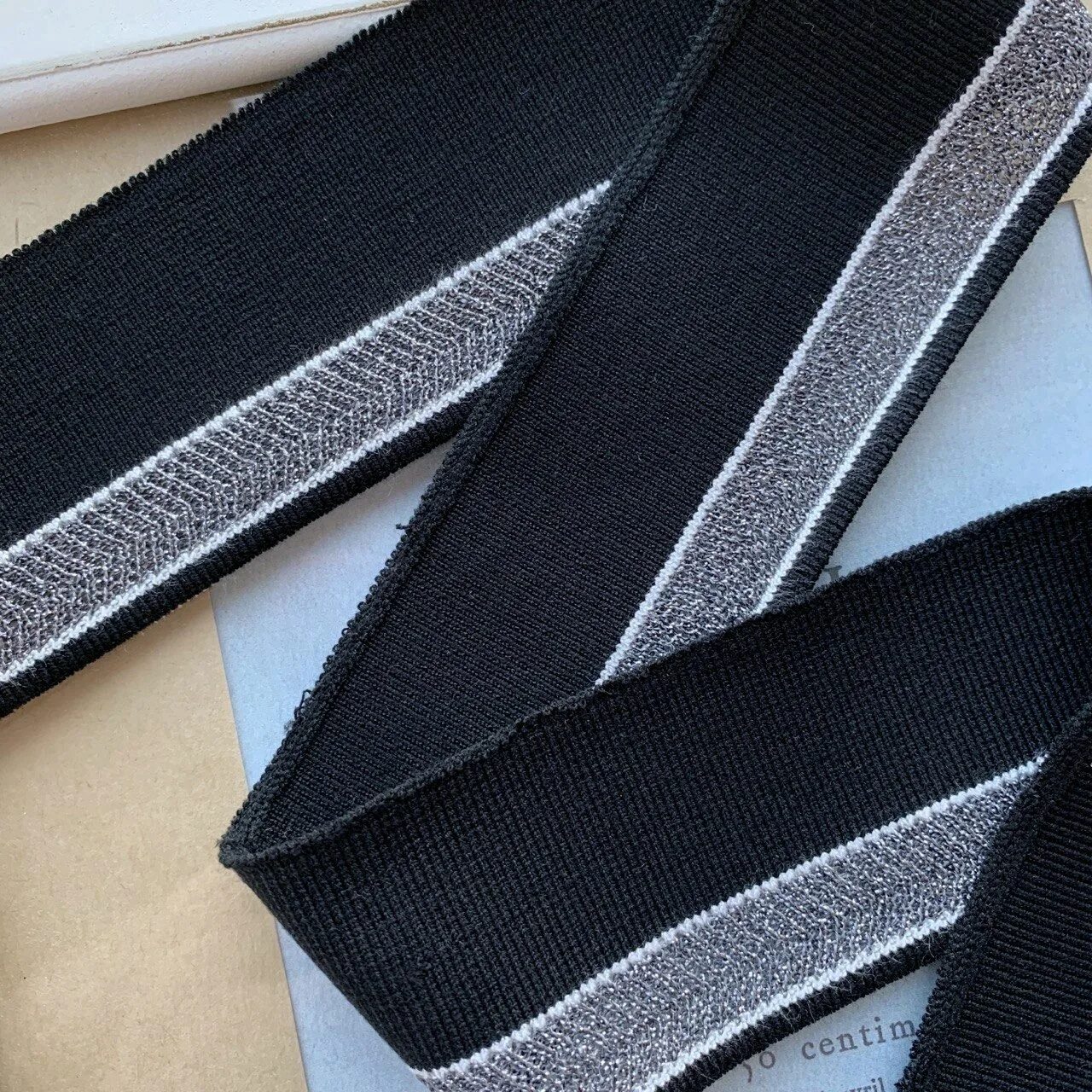 Подвязы черные