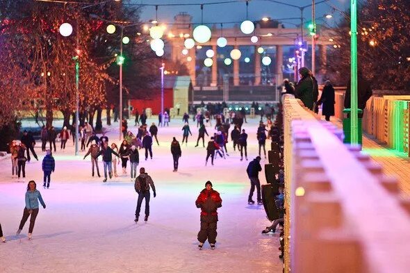 Горького каток метро. Каток в парке Горького. Каток парк Москва Горького Москва. Каток «Полярный» в парке «Фили». Парк Горького Казань зимой.