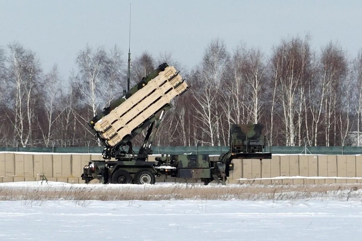 ЗРК mim-104 Patriot. Батарея ЗРК Patriot. Пэтриот зенитный ракетный комплекс. Комплекс ПВО Patriot.