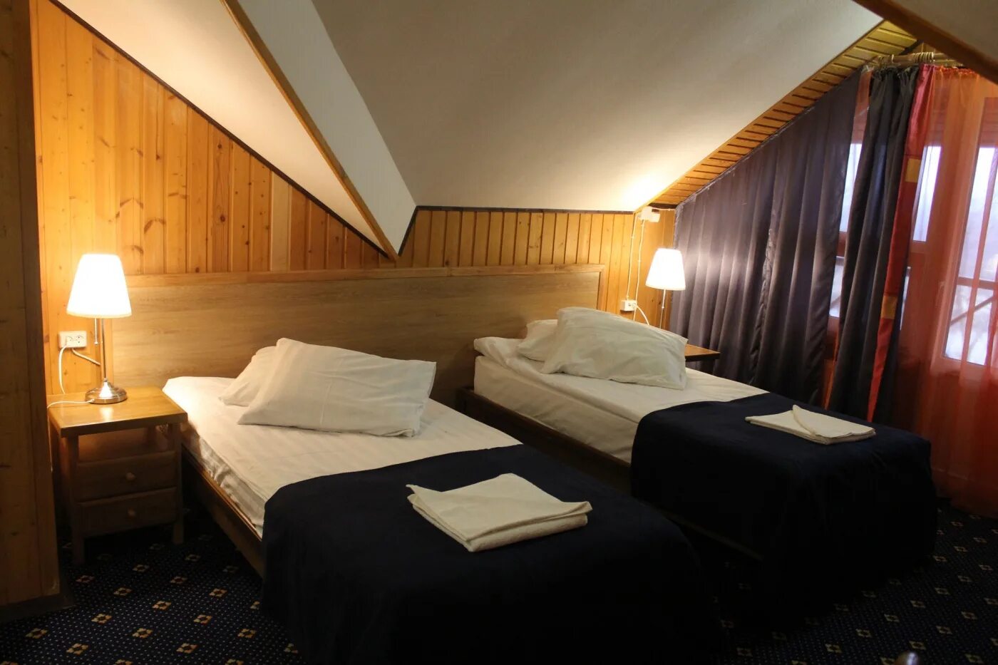 Отрада база отдыха зимой. Природа ночью. Полнолуние анимация. Атлантида лед сыктывкар. Мордовская поляна база отдыха.