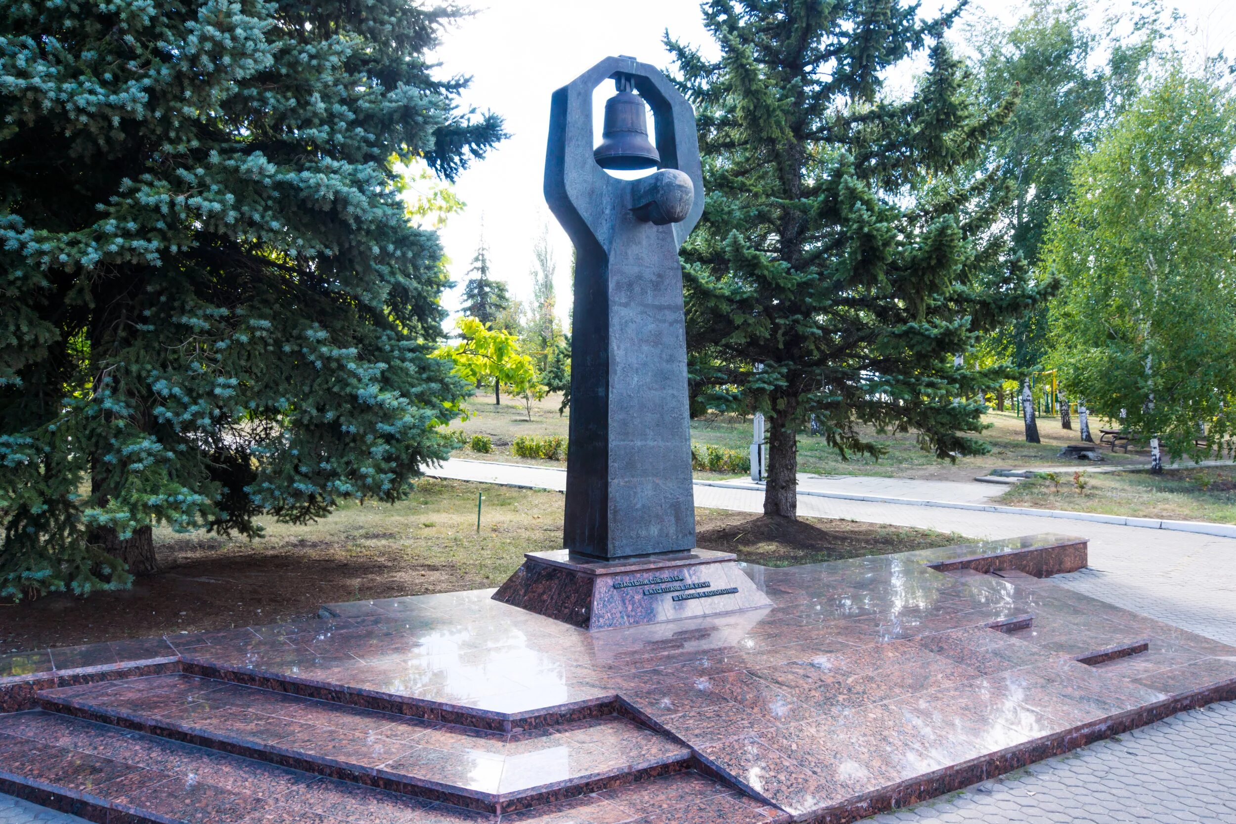 Памятники города саратова. Памятные места саратова. Памятные места саратова. Парк победы соколовая гора. Парк победы соколовая гора.