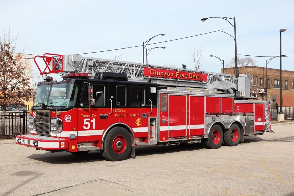 Engine 51 Chicago Fire. Пожарные машины Чикаго 51. Пожарный Департамент Чикаго. Chicago Fire Department 51.