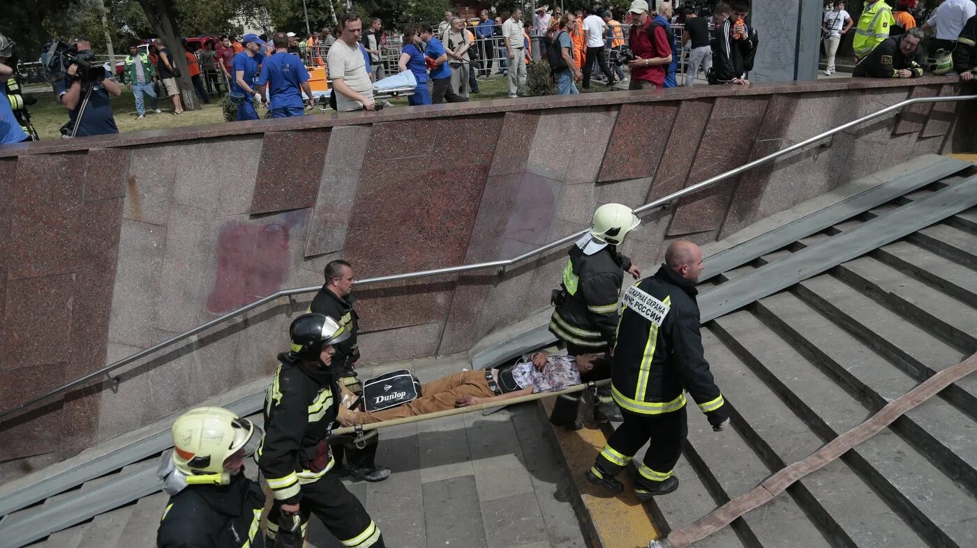 Катастрофа в Московском метрополитене 2014. Авария метро Славянский бульвар 2014. Катастрофа в Московском метрополитене. Авария в метро Славянский бульвар парк Победы.